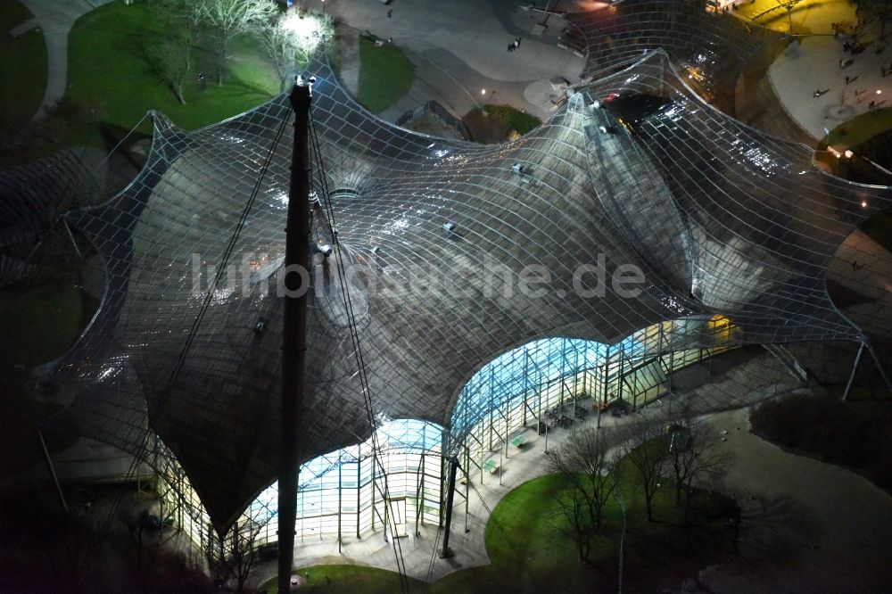 Nachtluftbild München - Nachtluftbild von der Olympia-Schwimmhalle im Olympiapark in München im Bundesland Bayern