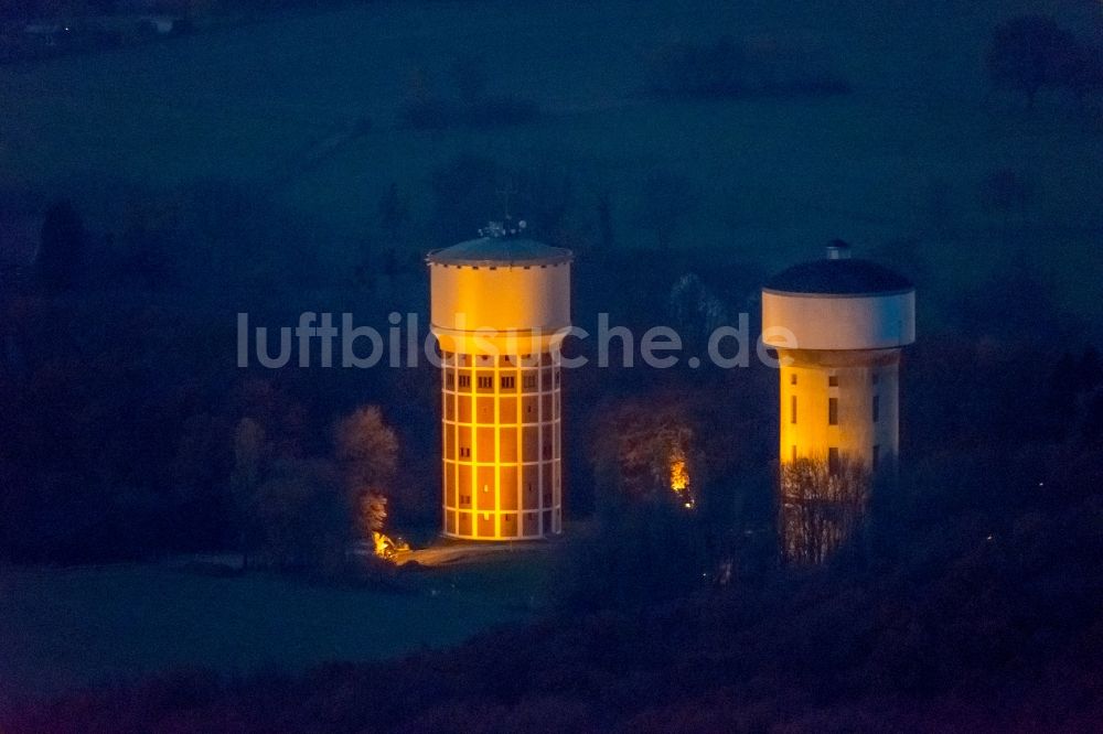 Hamm bei Nacht von oben - Nachtluftbild Wassertürme am Hellweg in Hamm im Bundesland Nordrhein-Westfalen