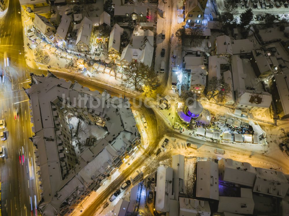 Nacht-Luftaufnahme Dresden - Nachtluftbild Weihnachtsmarkt am Körnerplatz in Dresden im Bundesland Sachsen, Deutschland