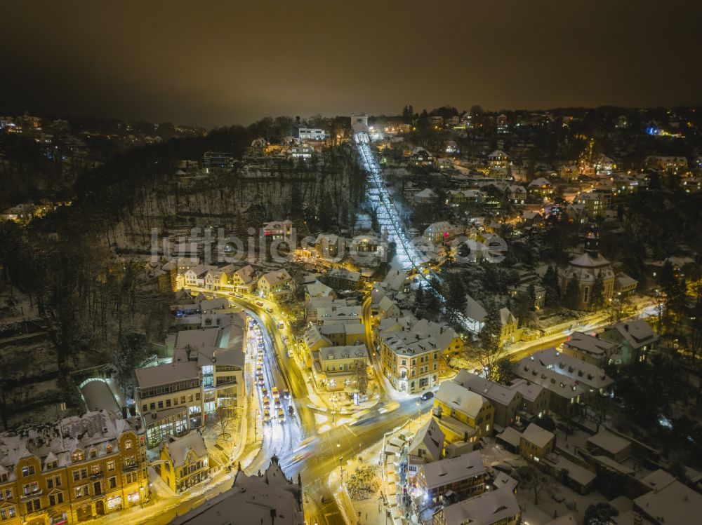 Dresden bei Nacht von oben - Nachtluftbild Weihnachtsmarkt am Körnerplatz in Dresden im Bundesland Sachsen, Deutschland