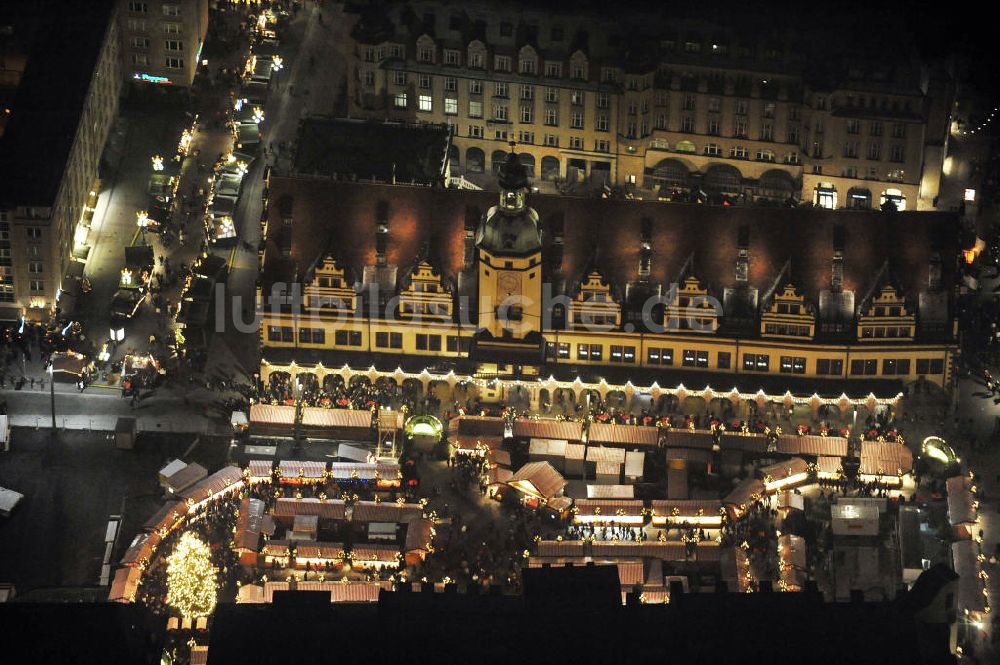 Leipzig bei Nacht aus der Vogelperspektive: Weihnachtsmarkt Leipzig bei Nacht