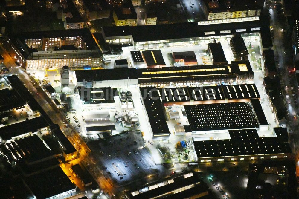 Nacht-Luftaufnahme Berlin - Nachtluftbild Werksgelände der der Siemens AG Sector Energy im Ortsteil Moabit in Berlin, Deutschland