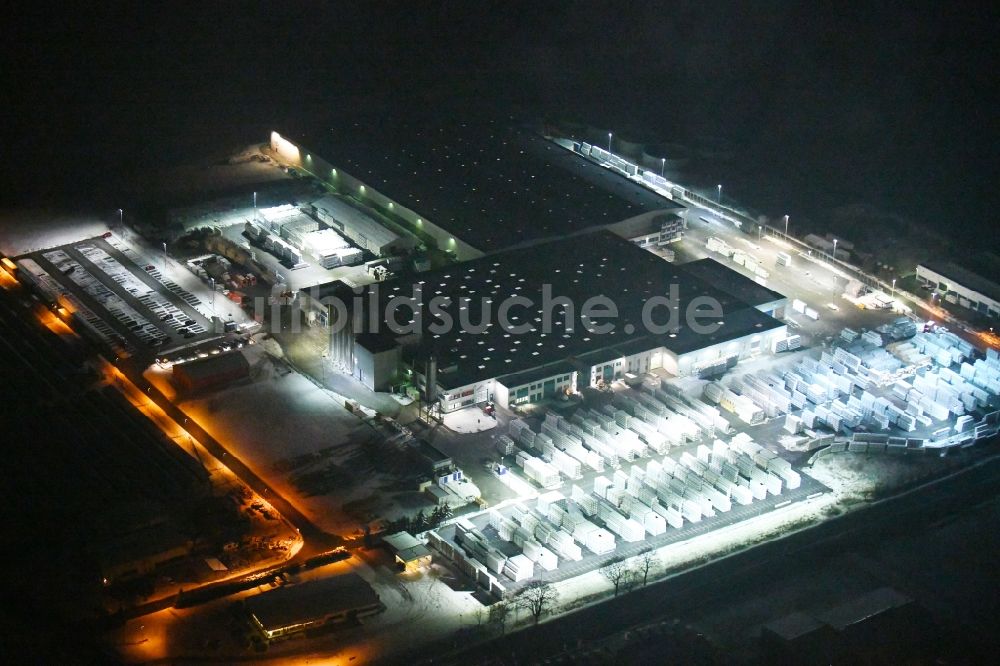 Tanna bei Nacht aus der Vogelperspektive: Nachtluftbild Werksgelände GEALAN Tanna Fenster-Systeme GmbH in Tanna im Bundesland Thüringen, Deutschland