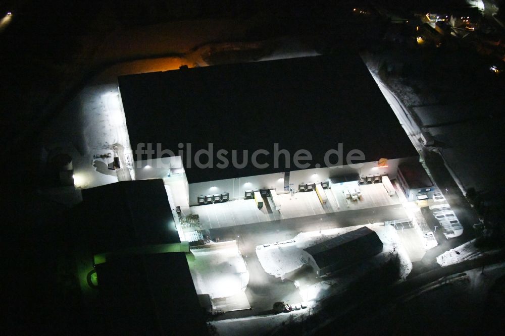 Nacht-Luftaufnahme Tanna - Nachtluftbild Werksgelände der Geis Industrie-Service GmbH im Ortsteil Seubtendorf in Tanna im Bundesland Thüringen, Deutschland