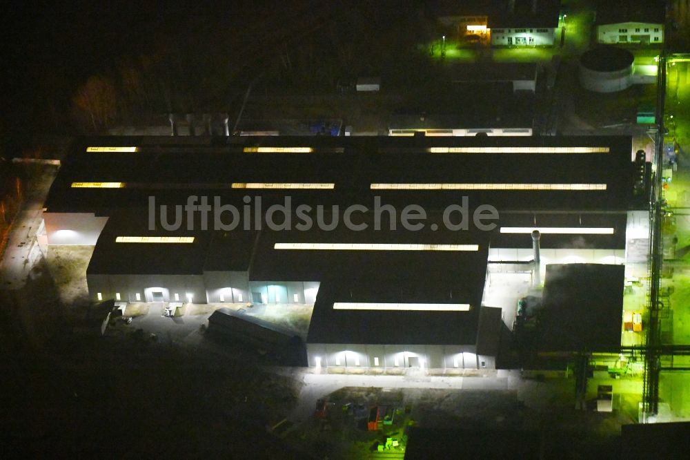 Nacht-Luftaufnahme Fürstenwalde/Spree - Nachtluftbild Werksgelände der tyre1 GmbH & Co. KG - Pneumant in Fürstenwalde/Spree im Bundesland Brandenburg, Deutschland