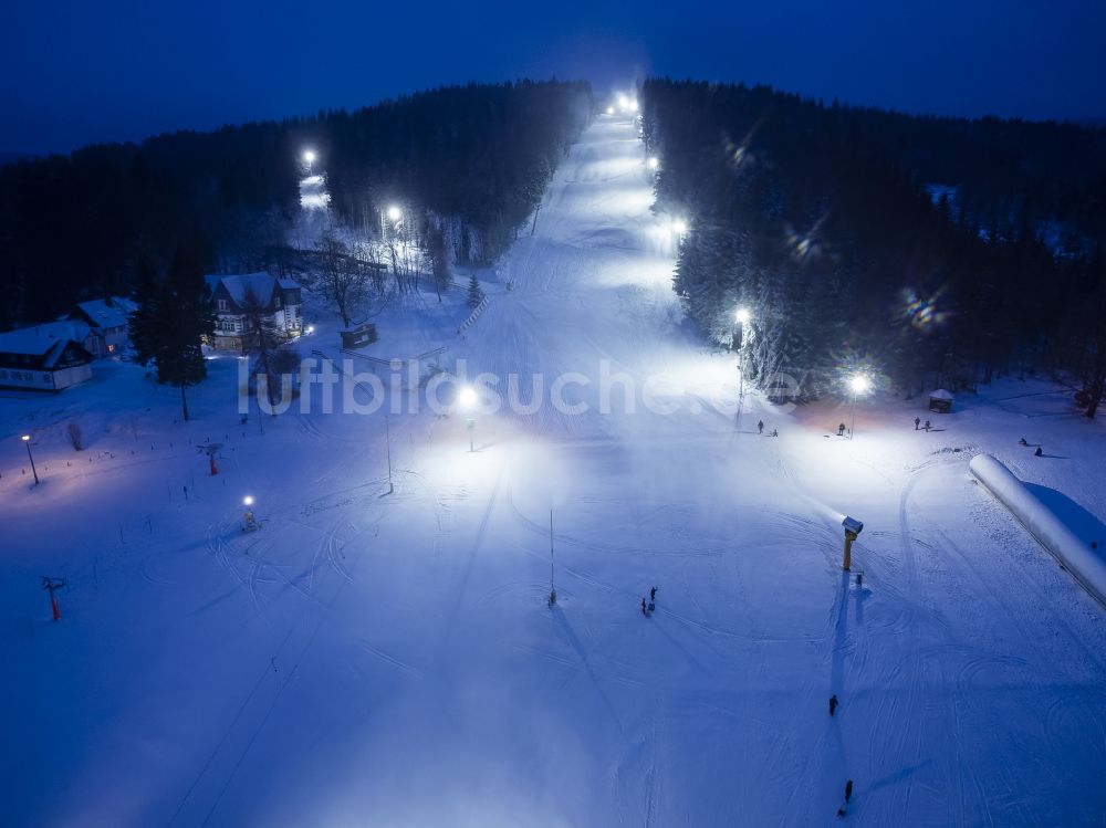 Nachtluftbild Altenberg - Nachtluftbild Wintersportgebiet Snowpark in Altenberg im Bundesland Sachsen, Deutschland