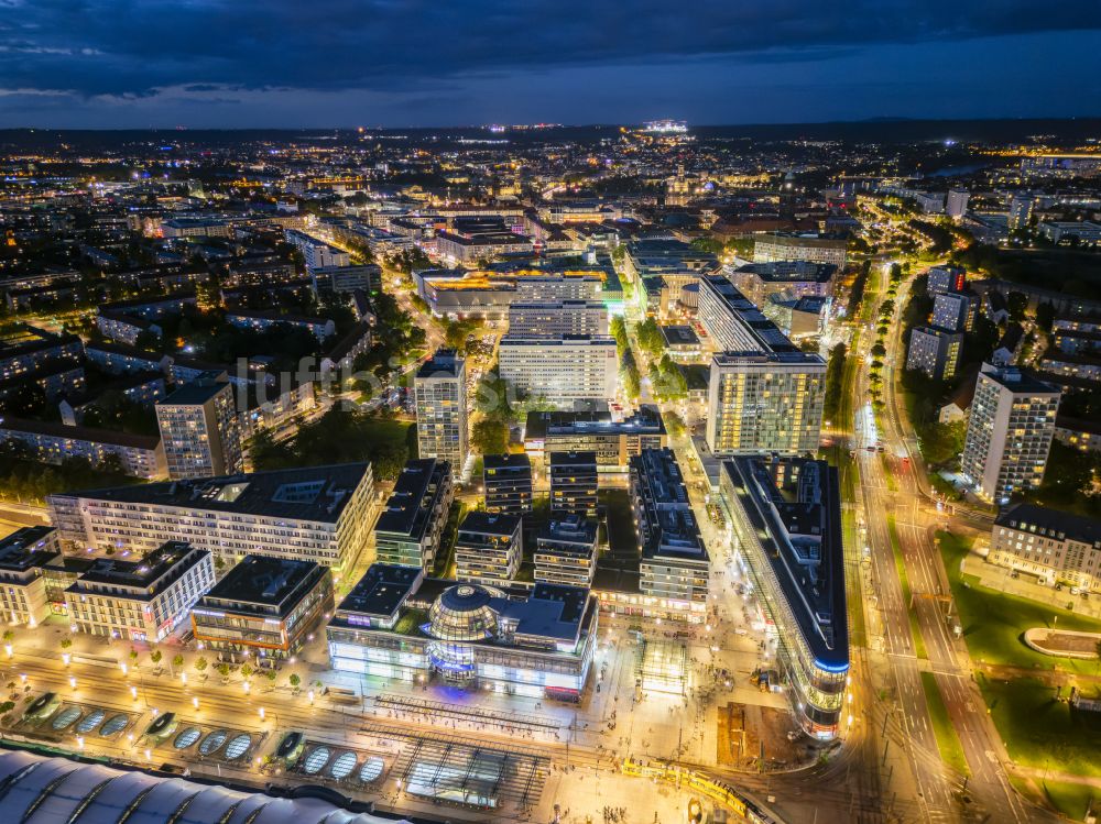 Nacht-Luftaufnahme Dresden - Nachtluftbild Wohn- und Geschäftshaus Viertel Prager Carree im Ortsteil Altstadt in Dresden im Bundesland Sachsen, Deutschland