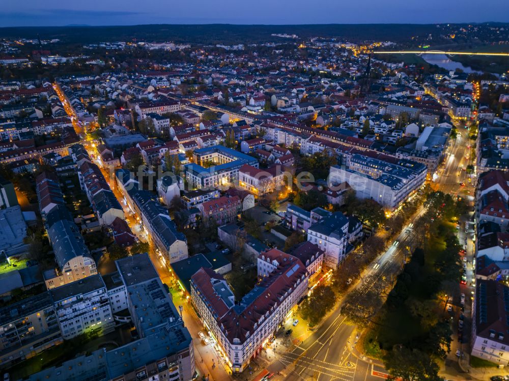 Nacht-Luftaufnahme Dresden - Nachtluftbild Wohngebiet der Mehrfamilienhaussiedlung in Dresden im Bundesland Sachsen, Deutschland