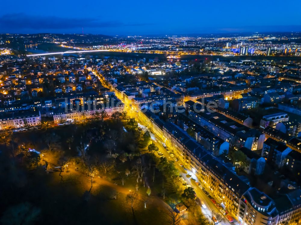 Nacht-Luftaufnahme Dresden - Nachtluftbild Wohngebiets- Siedlung am Park Bischofsweg in Dresden im Bundesland Sachsen, Deutschland