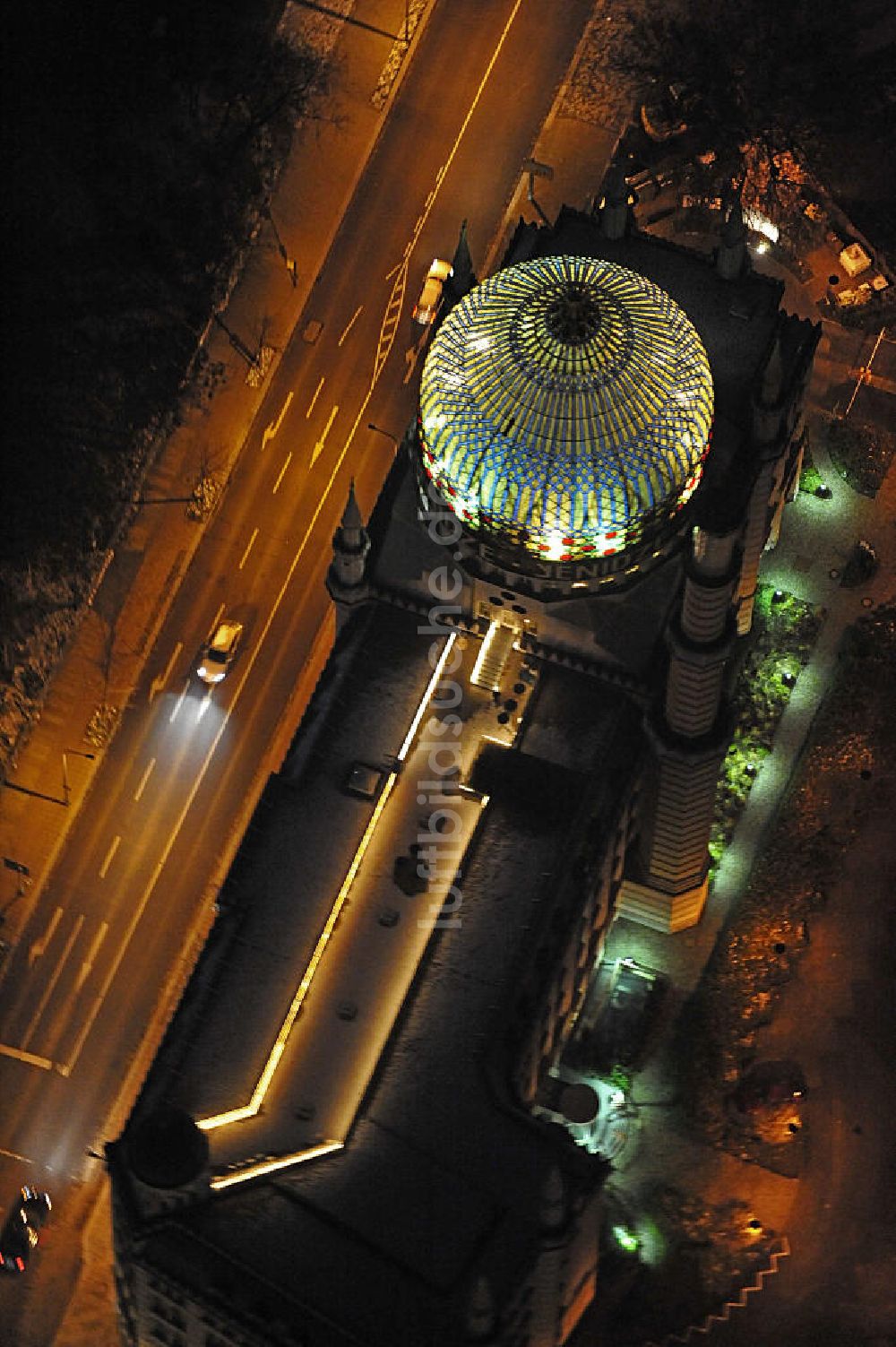 Dresden bei Nacht aus der Vogelperspektive: Yenidze Dresden bei Nacht