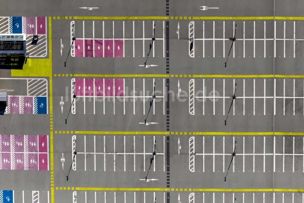 Senkrecht-Luftbild Leipzig - Senkrechtluftbild Abstellflächen für parkende Autos am Einkaufs- Zentrum Paunsdorf Center in Leipzig im Bundesland Sachsen, Deutschland