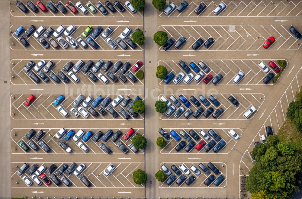 Senkrecht-Luftbild Bergkamen - Senkrechtluftbild Auto- Parkplatz und Abstellfläche der Bayer AG in Bergkamen im Bundesland Nordrhein-Westfalen, Deutschland