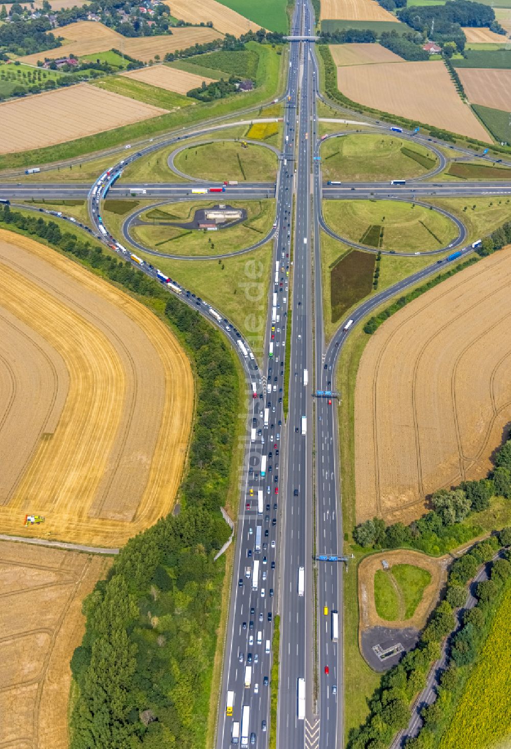 Senkrecht-Luftbild Kamen - Autobahnkreuz der BAB A1 A2 Kamener Kreuz in Kamen im Bundesland Nordrhein-Westfalen, Deutschland