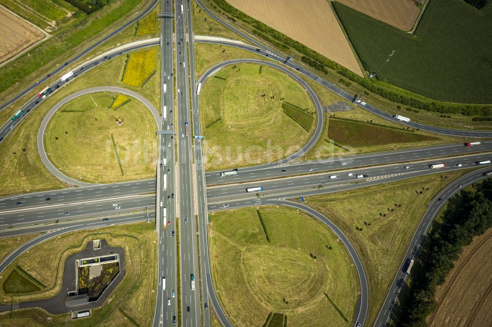 Senkrecht-Luftbild Kamen - Autobahnkreuz der BAB A1 A2 Kamener Kreuz in Kamen im Bundesland Nordrhein-Westfalen, Deutschland