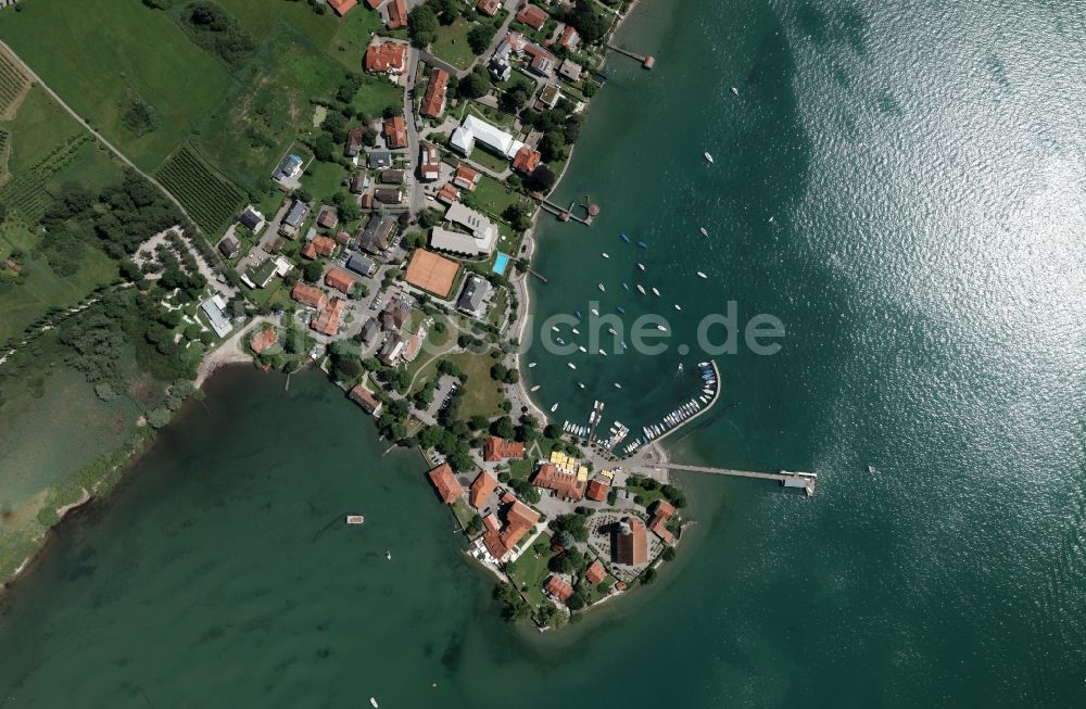 Senkrecht-Luftbild Wasserburg (Bodensee) - Senkrechtluftbild der Halbinsel Schloss Wasserburg mit Hafen und Kirche St. Georg am Bodensee im Bundesland Bayern