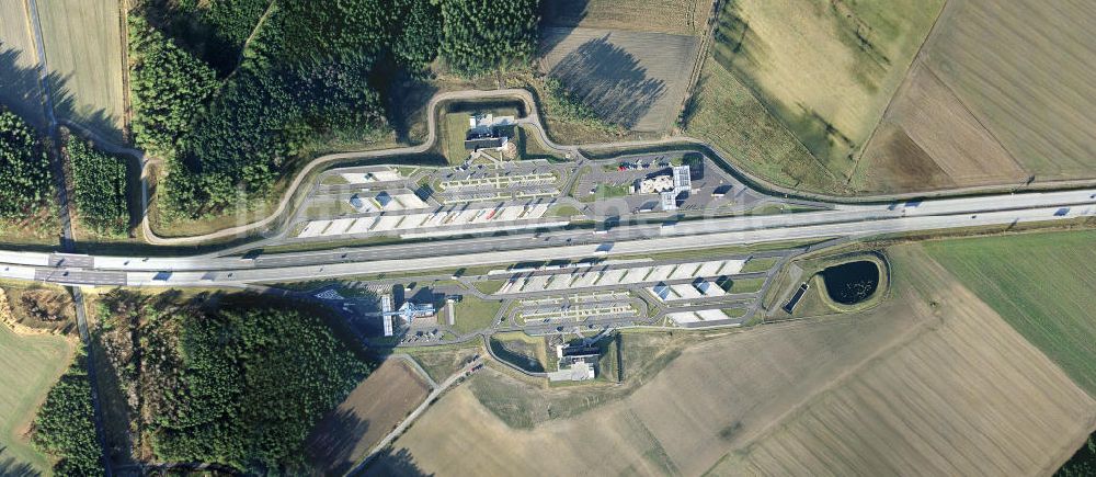 Senkrecht-Luftbild BUCKAUTAL - Senkrechtluftbild des Tank & Rast - Autobahnrastplatzes Buckautal A2