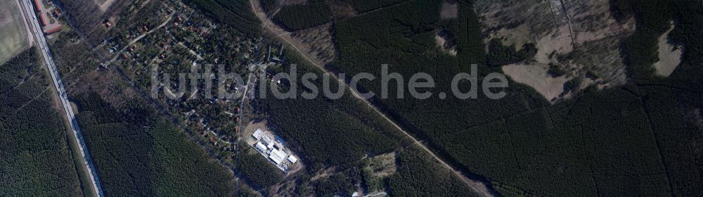 Senkrecht-Luftbild Bernau - Die Siedlung Bernau-Waldfrieden mit der Autobahn A 11 der Autobahnmeisterei und der Produktionshalle der Karibu GmbH