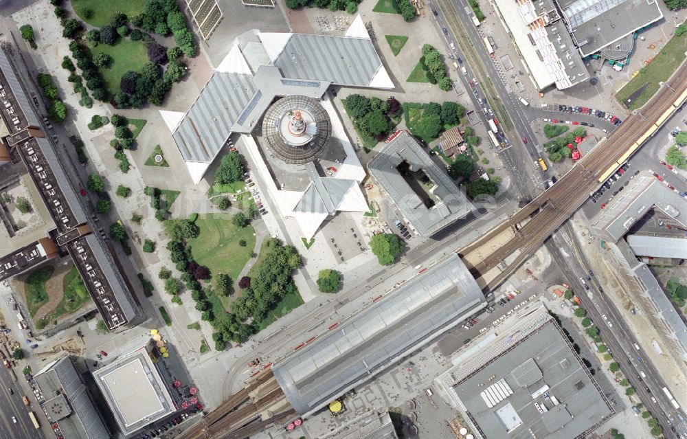 Senkrecht-Luftbild Berlin - Senkrechtluftbild Fernmeldeturm und Fernsehturm in Berlin