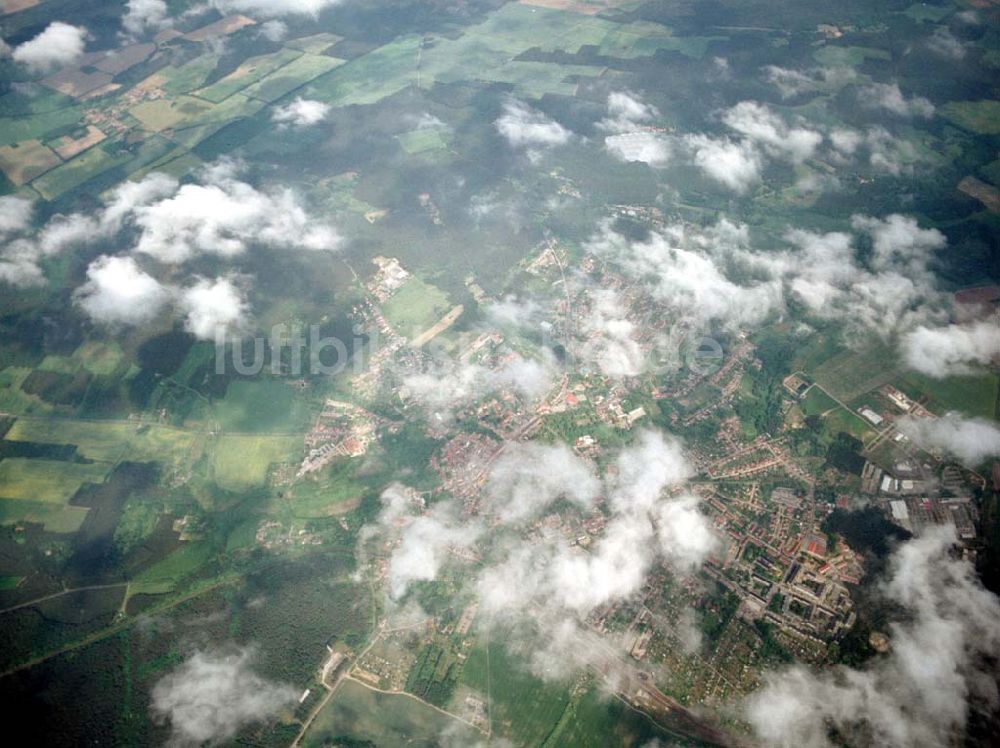 Senkrecht-Luftbild Belzig / Brandenburg - 9000 ft Senkrechtaufnahme vom Stadtzentrum Belzig mit Wolken. Datum: 27.05.2003