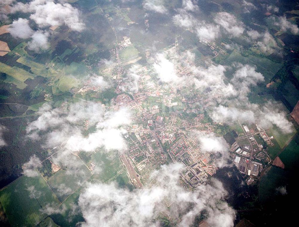 Senkrecht-Luftbild Belzig / Brandenburg - 9000 ft Senkrechtaufnahme vom Stadtzentrum Belzig mit Wolken. Datum: 27.05.2003