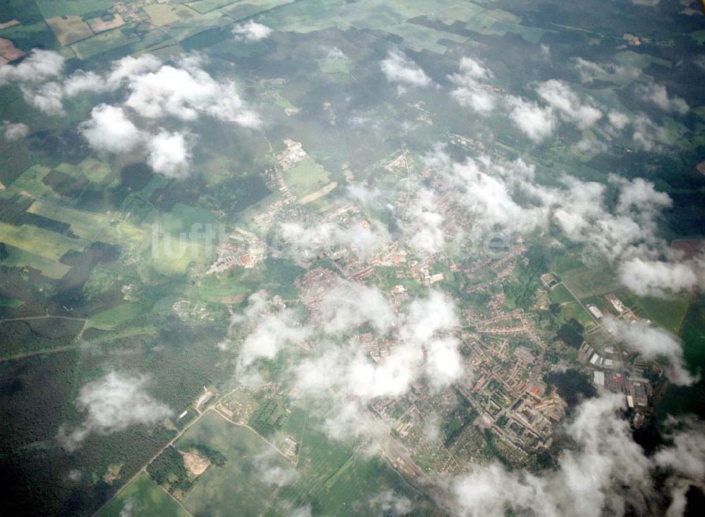 Senkrecht-Luftbild Belzig / Brandenburg - 9000 ft Senkrechtaufnahme vom Stadtzentrum Belzig mit Wolken. Datum: 27.05.2003