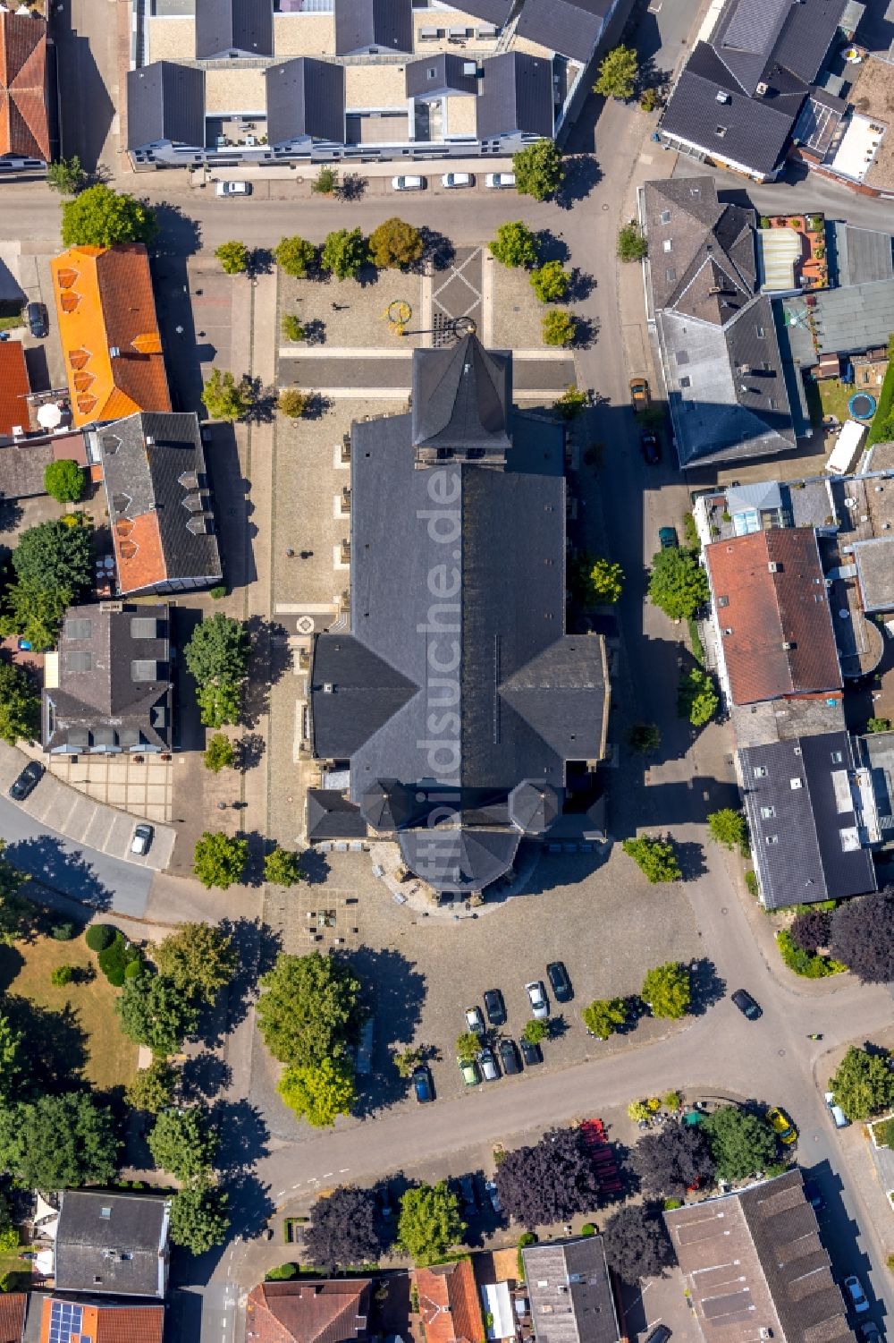 Senkrecht-Luftbild Wadersloh - Senkrechtluftbild Kirchengebäude der St. Margareta am Kirchplatz in Wadersloh im Bundesland Nordrhein-Westfalen, Deutschland