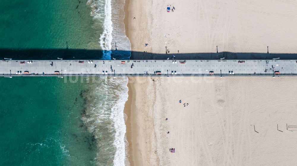 Senkrecht-Luftbild Manhattan Beach - Senkrechtluftbild Konstruktion der Seebrücke über Manhattan Beach Pier in Manhattan Beach in Kalifornien, USA