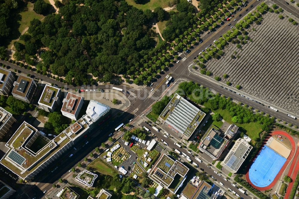 Senkrecht-Luftbild Berlin - Senkrechtluftbild Kreuzung Lennéstraße - Ebertstraße - Hanna-Arendt-Straße - In den Ministergärten im Ortsteil Tiergarten in Berlin, Deutschland