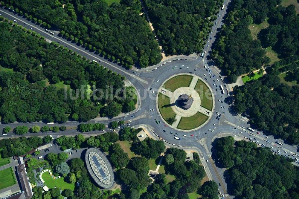 Senkrecht-Luftbild Berlin - Senkrechtluftbild Parkanlage Tiergarten - Straße des 17. Juni - Siegessäule - Großer Stern im Ortsteil Tiergarten in Berlin, Deutschland