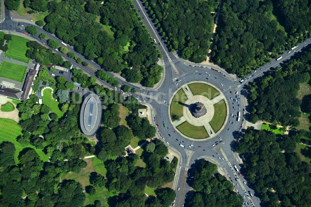 Senkrecht-Luftbild Berlin - Senkrechtluftbild Parkanlage Tiergarten - Straße des 17. Juni - Siegessäule - Großer Stern im Ortsteil Tiergarten in Berlin, Deutschland