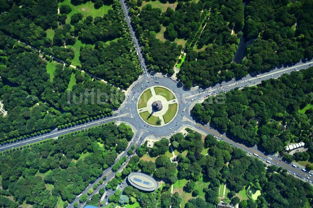 Senkrecht-Luftbild Berlin - Senkrechtluftbild Parkanlage Tiergarten - Straße des 17. Juni - Siegessäule - Großer Stern im Ortsteil Tiergarten in Berlin, Deutschland