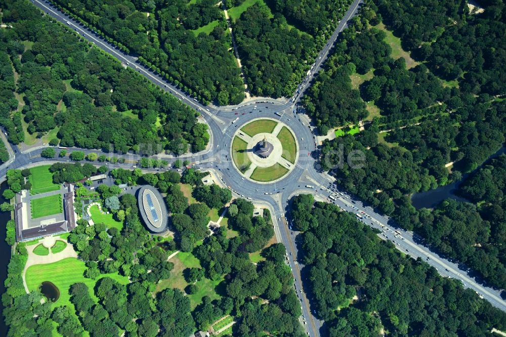 Senkrecht-Luftbild Berlin - Senkrechtluftbild Parkanlage Tiergarten - Straße des 17. Juni - Siegessäule - Großer Stern im Ortsteil Tiergarten in Berlin, Deutschland