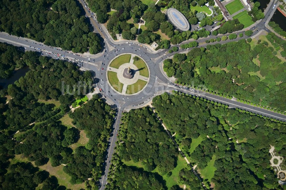 Senkrecht-Luftbild Berlin - Senkrechtluftbild Parkanlage Tiergarten - Straße des 17. Juni - Siegessäule - Großer Stern im Ortsteil Tiergarten in Berlin, Deutschland