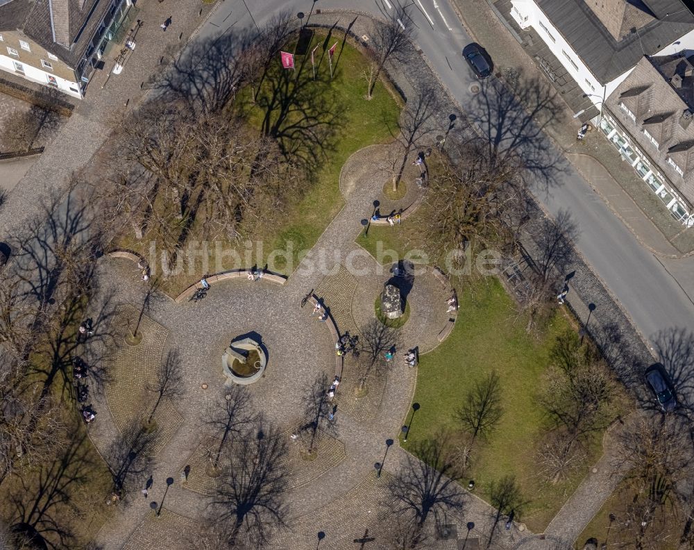 Senkrecht-Luftbild Schmallenberg - Senkrechtluftbild Platz- Ensemble Schützenplatz in Schmallenberg im Bundesland Nordrhein-Westfalen, Deutschland