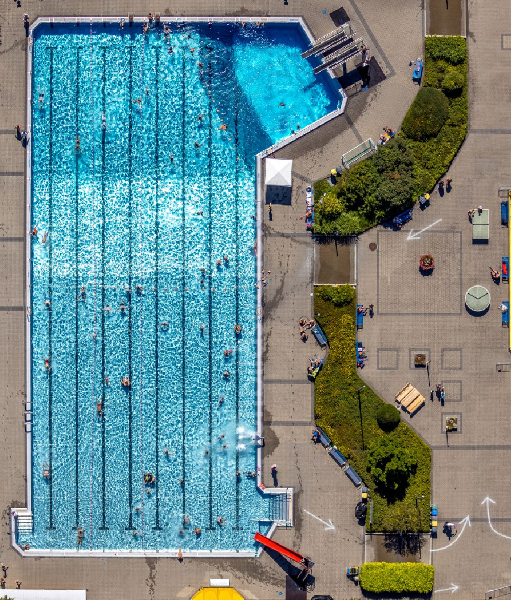 Senkrecht-Luftbild Drensteinfurt - Senkrechtluftbild Schwimmbecken des Freibades Erlbad Im Erlfeld in Drensteinfurt im Bundesland Nordrhein-Westfalen, Deutschland