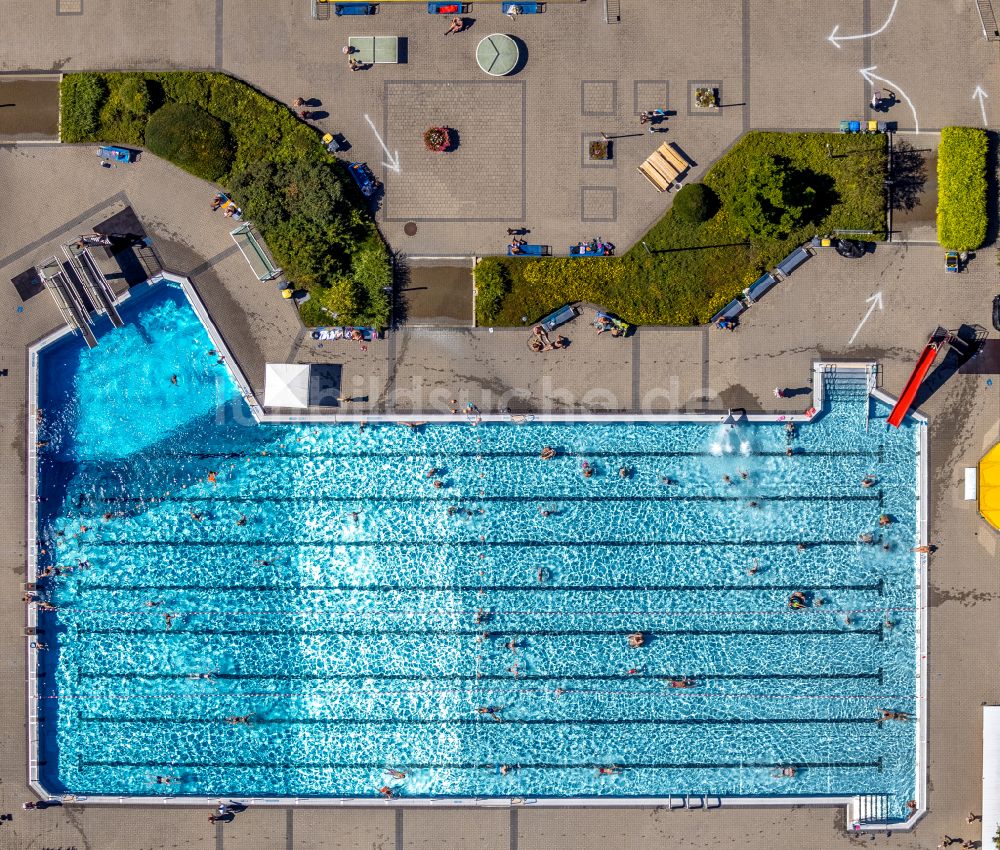 Senkrecht-Luftbild Drensteinfurt - Senkrechtluftbild Schwimmbecken des Freibades Erlbad Im Erlfeld in Drensteinfurt im Bundesland Nordrhein-Westfalen, Deutschland