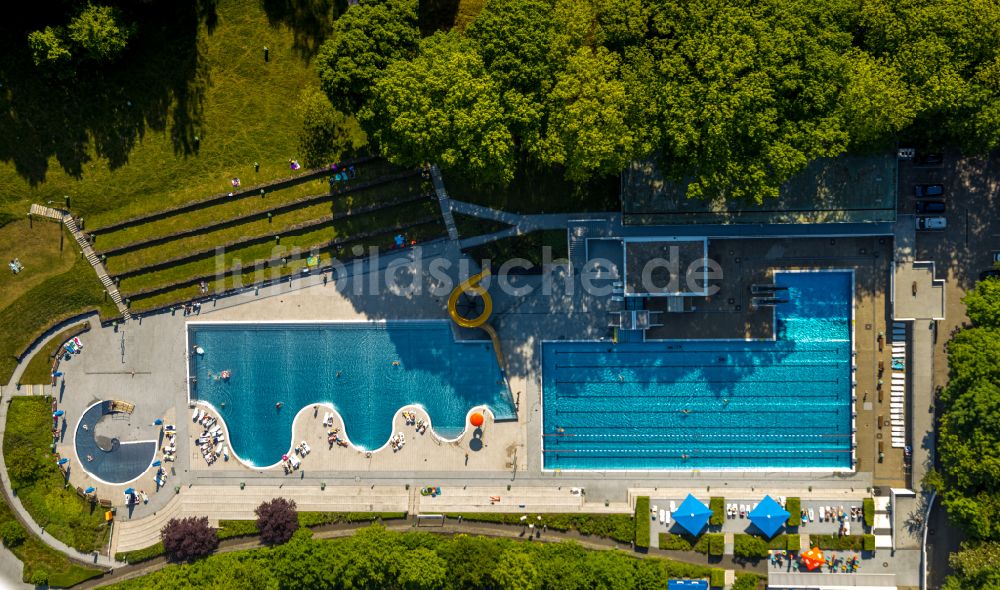 Senkrecht-Luftbild Witten - Senkrechtluftbild Schwimmbecken des Freibades des Freibad Annen in Witten im Bundesland Nordrhein-Westfalen - NRW, Deutschland