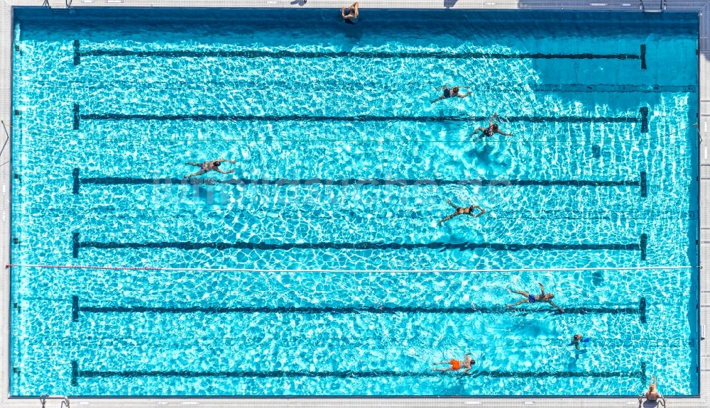 Senkrecht-Luftbild Werl - Senkrechtluftbild Schwimmbecken des Freibades der B B G Städt. Bäder- und Beteiligungs- GmbH im Ortsteil Westönnen in Werl im Bundesland Nordrhein-Westfalen, Deutschland