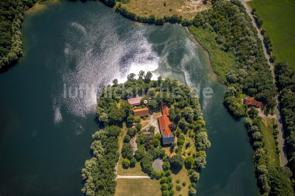 Senkrecht-Luftbild Wadersloh - Senkrechtluftbild See- Insel auf dem Baggersee in Wadersloh im Bundesland Nordrhein-Westfalen, Deutschland