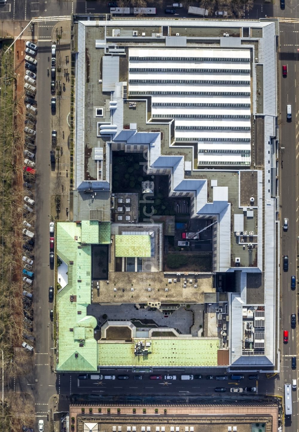 Senkrecht-Luftbild Düsseldorf - Senkrechtaufnahme auf die Dacharchitektur des Girardet-Haus in Düsseldorf im Rheinland in NRW