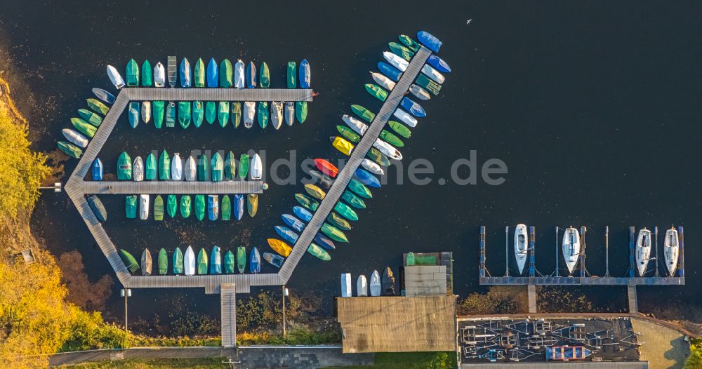 Senkrecht-Luftbild Duisburg - Senkrechtluftbild Sportboot- Anlegestelle am Uferbereich des Masurensee in Duisburg im Bundesland Nordrhein-Westfalen, Deutschland