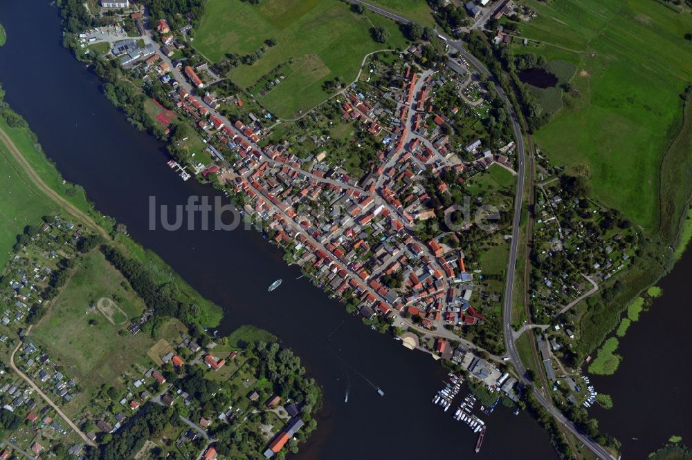 Senkrecht-Luftbild Havelsee - Stadtansicht vom Innenstadtbereich und Stadtzentrum am Ufer des Beetzsees in Havelsee im Bundesland Brandenburg