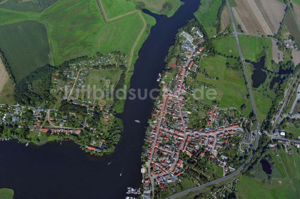 Senkrecht-Luftbild Havelsee - Stadtansicht vom Innenstadtbereich und Stadtzentrum am Ufer des Beetzsees in Havelsee im Bundesland Brandenburg