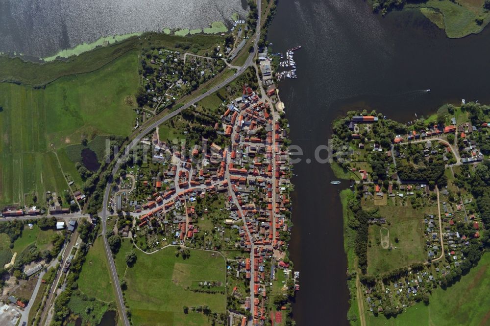 Senkrecht-Luftbild Havelsee - Stadtansicht vom Innenstadtbereich und Stadtzentrum am Ufer des Beetzsees in Havelsee im Bundesland Brandenburg