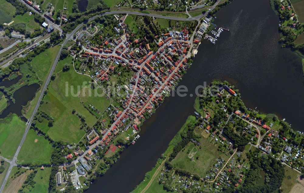 Senkrecht-Luftbild Havelsee - Stadtansicht vom Innenstadtbereich und Stadtzentrum am Ufer des Beetzsees in Havelsee im Bundesland Brandenburg