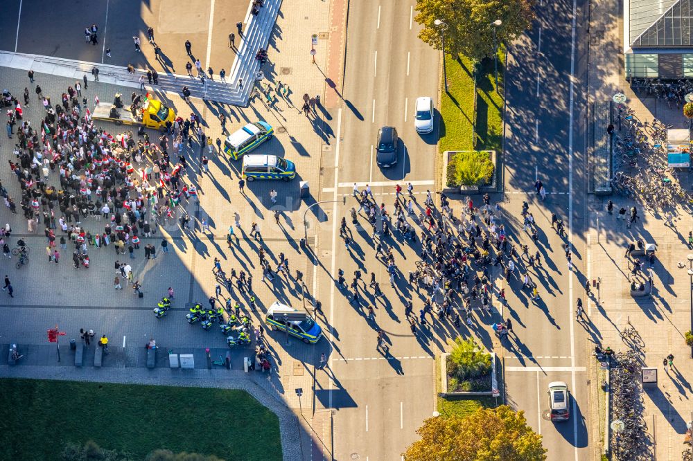 Senkrecht-Luftbild Dortmund - Senkrechtluftbild Teilnehmer einer politischen Protest- Demonstration in Dortmund im Bundesland Nordrhein-Westfalen, Deutschland