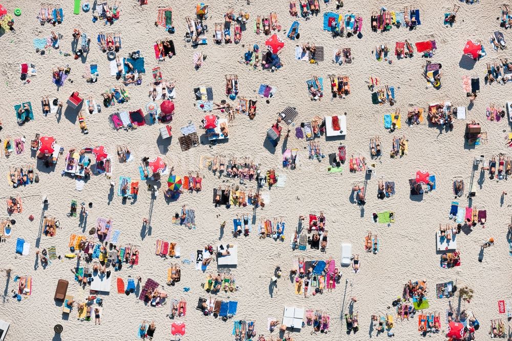 Senkrecht-Luftbild Köln - Senkrechtluftbild Uferbereiche am Sandstrand des Freibades Eschersee im Ortsteil Auweiler in Köln im Bundesland Nordrhein-Westfalen, Deutschland