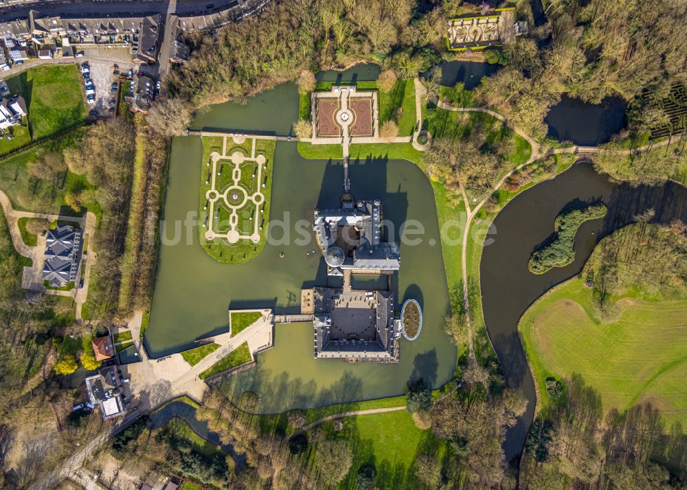 Senkrecht-Luftbild Isselburg - Senkrechtluftbild Wassergraben und Parkanlagen am Wasserschloß Anholt in Isselburg im Bundesland Nordrhein-Westfalen, Deutschland