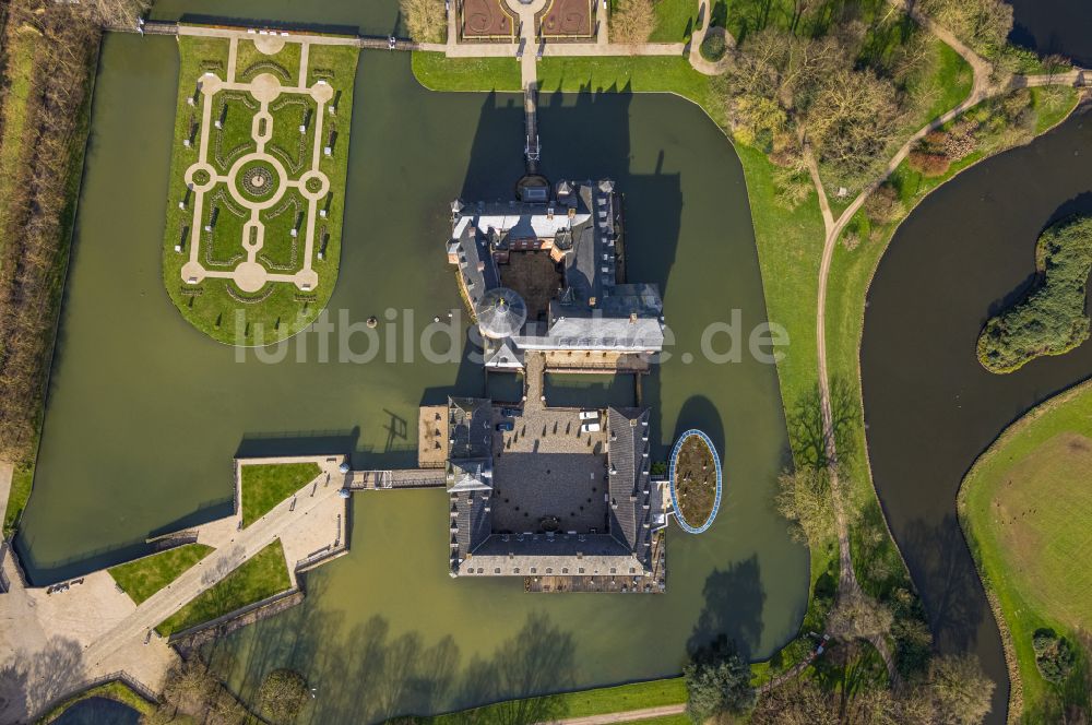 Senkrecht-Luftbild Isselburg - Senkrechtluftbild Wassergraben und Parkanlagen am Wasserschloß Anholt in Isselburg im Bundesland Nordrhein-Westfalen, Deutschland