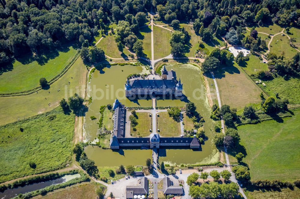 Senkrecht-Luftbild Lembeck - Senkrechtluftbild Wassergraben mit Wasserschloß Schloss in Lembeck im Bundesland Nordrhein-Westfalen, Deutschland